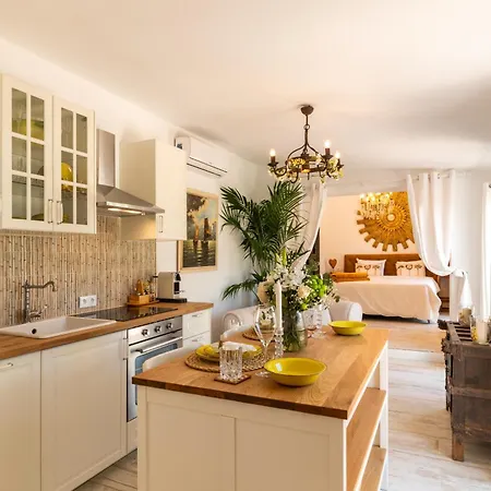 Sol Amarillo Mijas -malaga Фуэнхирола